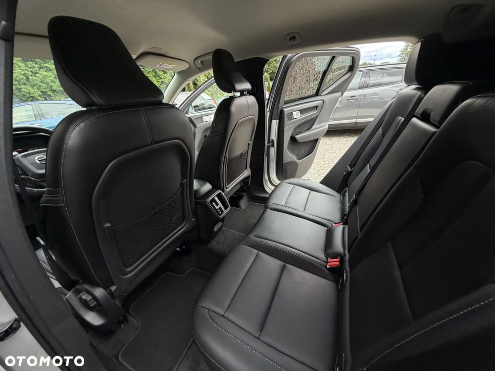 Volvo XC 40 T4 Geartronic Momentum Pro - 20