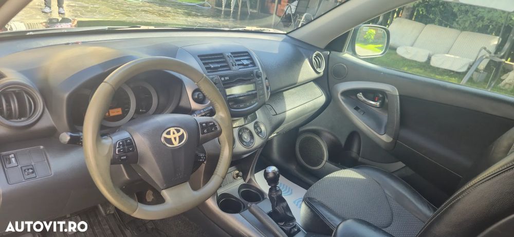Toyota Rav4 2010 photo 4