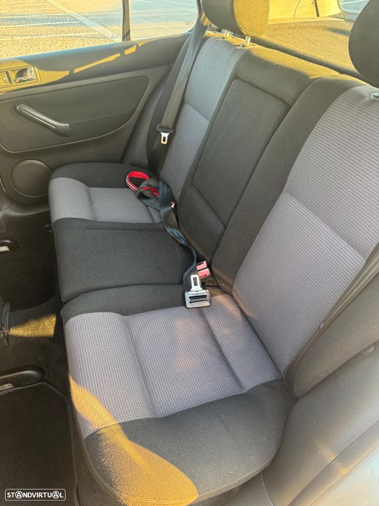 VW Golf 1.4i 25 Anos - 11