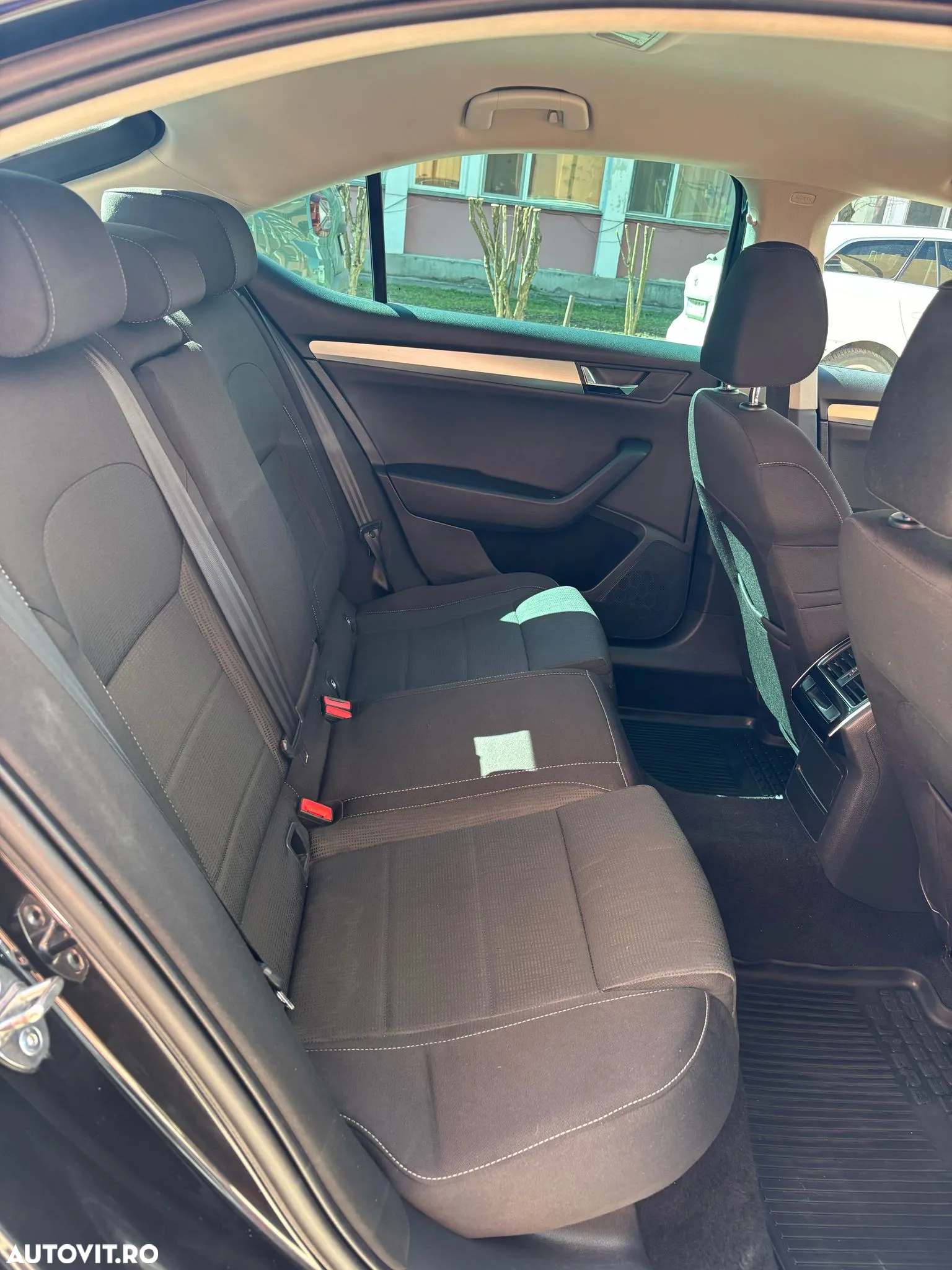Skoda Superb 2.0 TDI DSG Ambition - 11