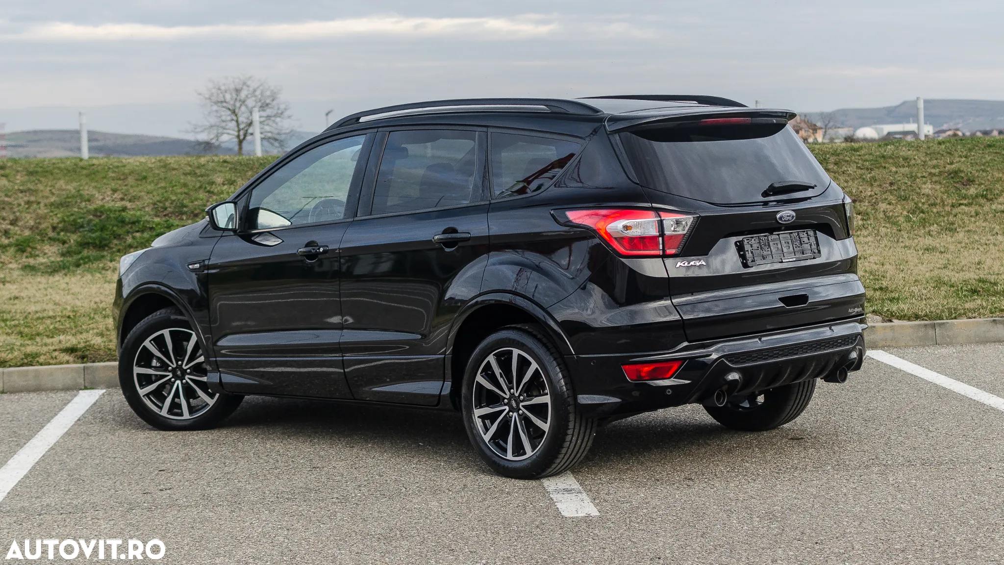 Ford Kuga 2.0 TDCi 4WD Powershift ST-Line - 4