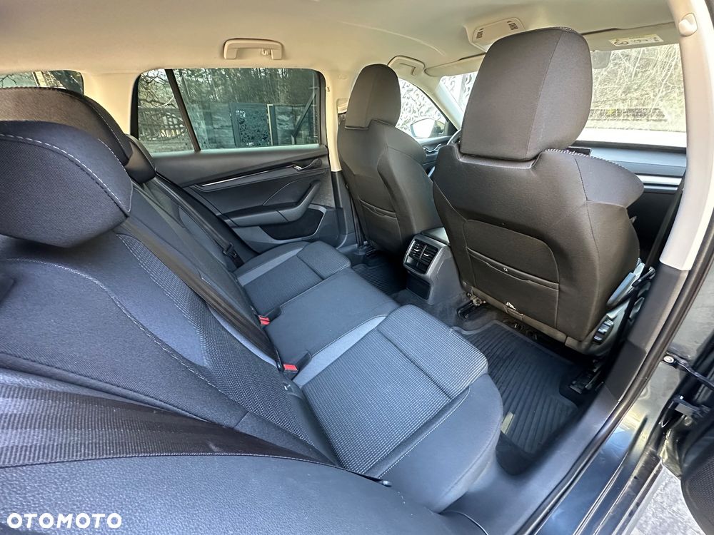 Skoda Octavia 2.0 TDI SCR 4x4 Style DSG - 9