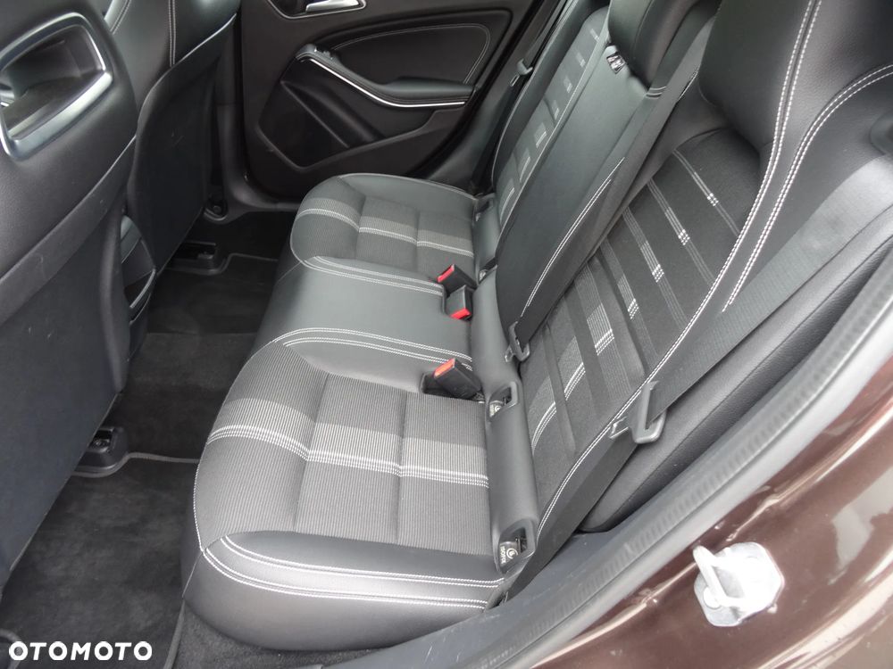 Mercedes-Benz GLA 200 d 4Matic 7G-DCT UrbanStyle Edition - 14