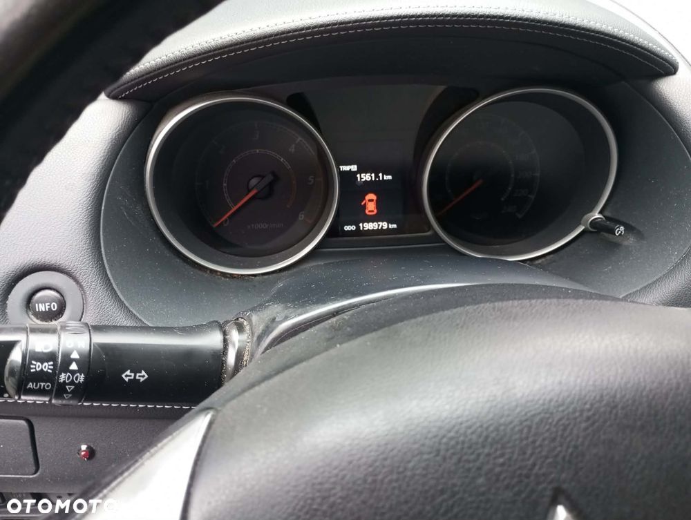 Mitsubishi Outlander - 7