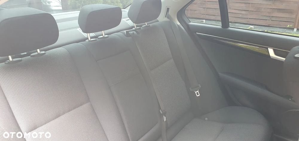 Mercedes-Benz Klasa C 180 BlueEFFICIENCY Elegance - 30