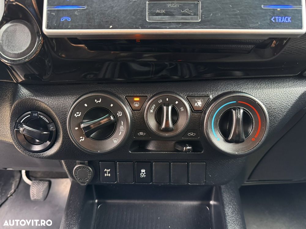 Toyota Hilux 2.4D 150CP 4x4 Double Cab 6MT Comfort - 23
