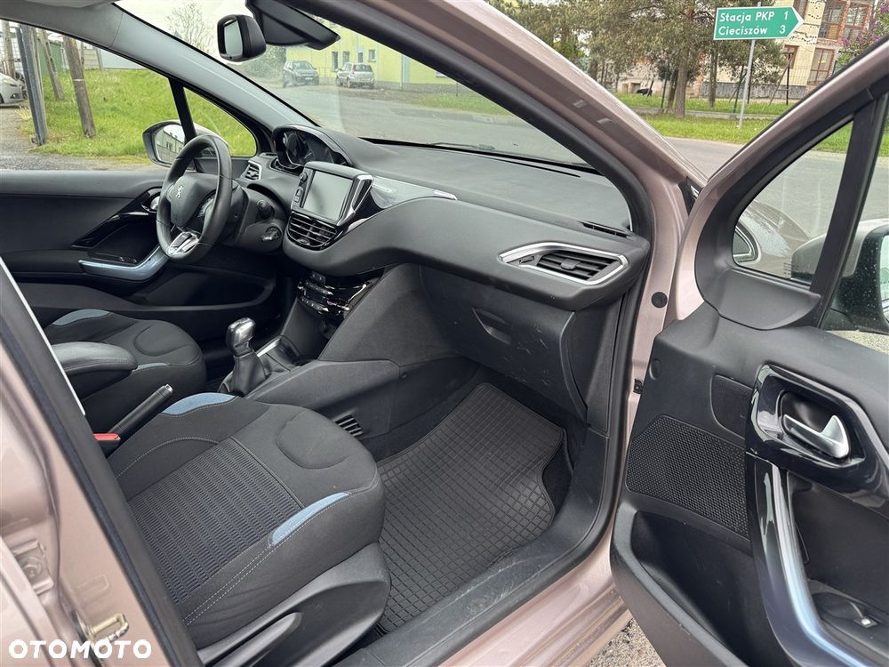 Peugeot 208 - 19