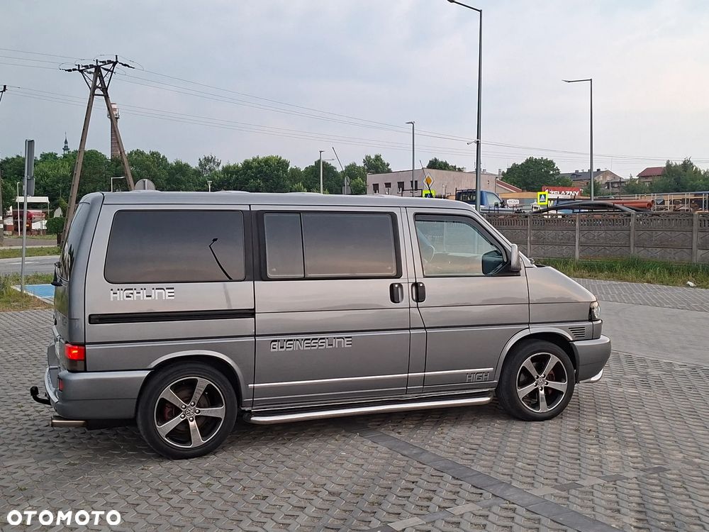 Volkswagen Caravelle - 11