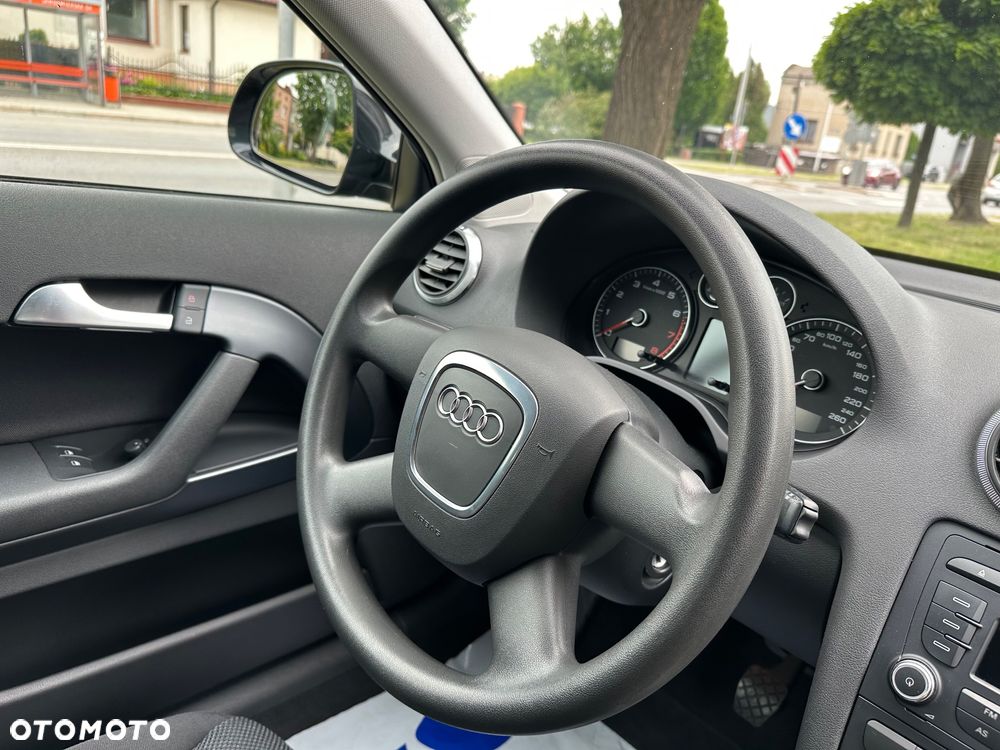 Audi A3 3-drzwiowe 1.6 Ambiente - 16