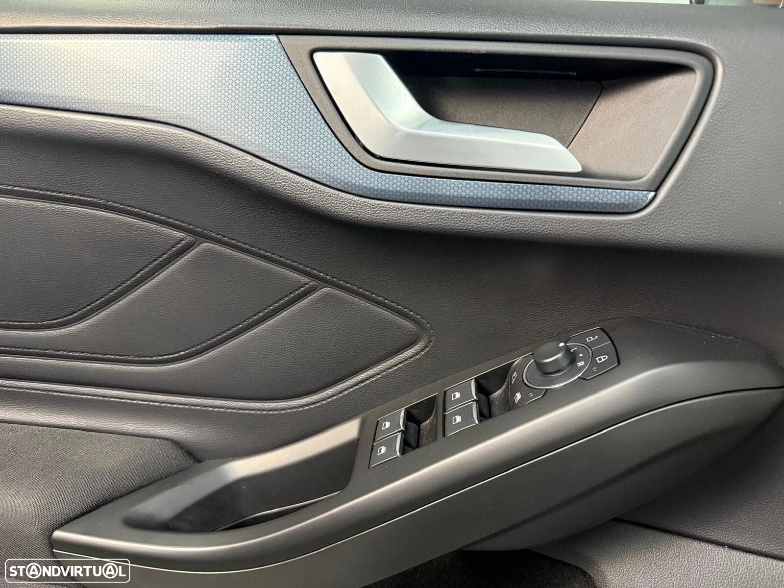 Ford Focus 1.0 EcoBoost Hybrid ST-LINE - 12