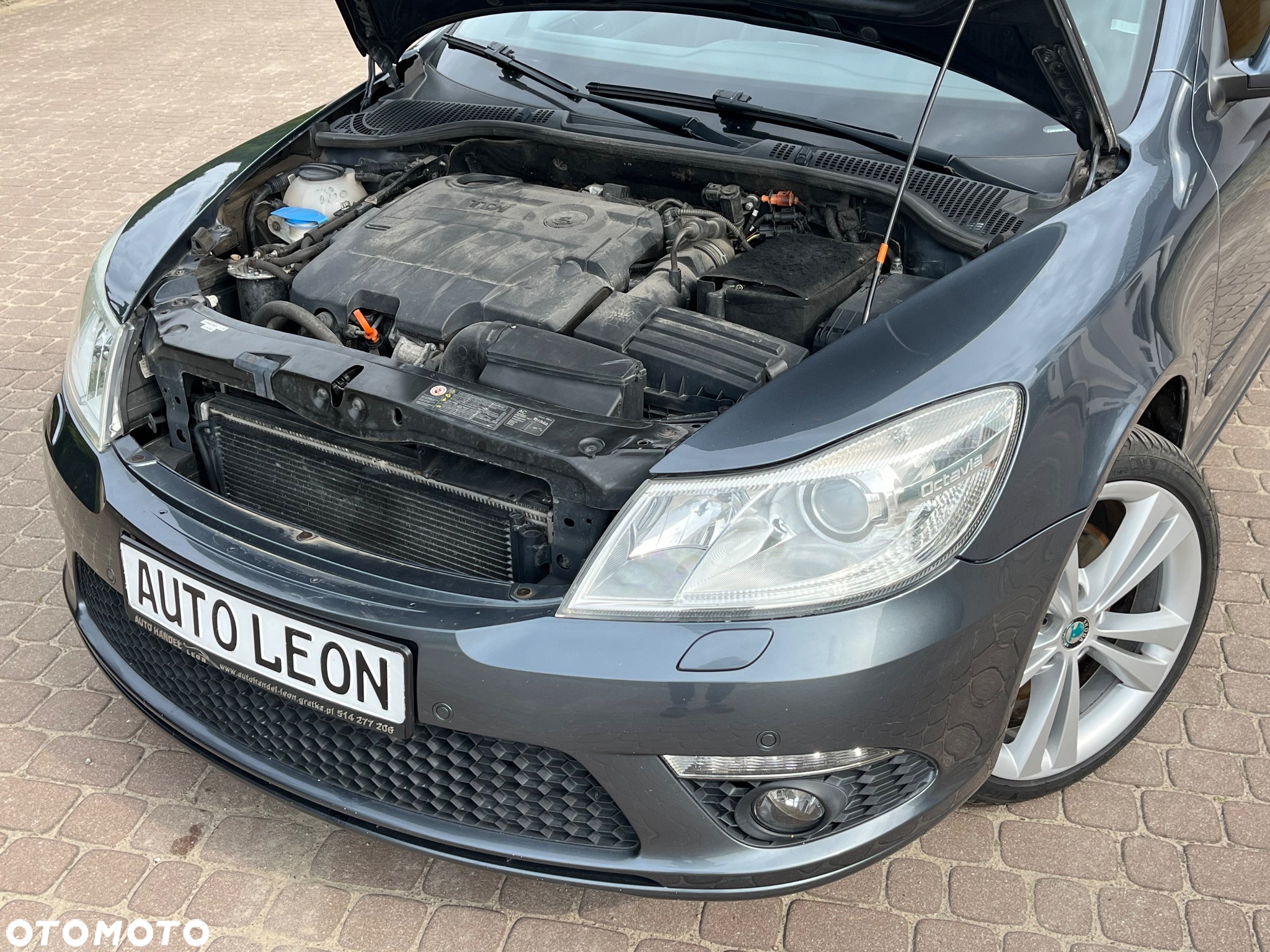 Skoda Octavia Combi 2.0 TDI CR DPF DSG RS - 38