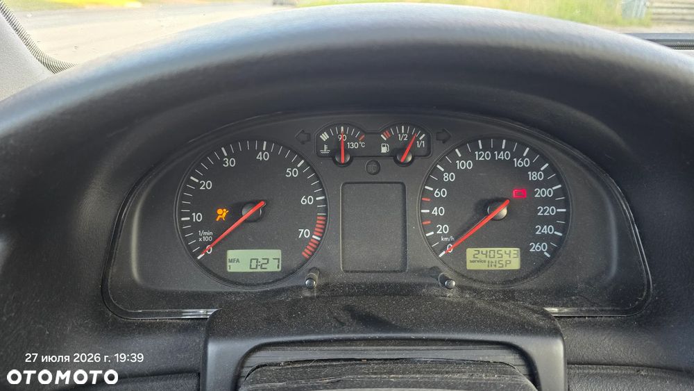 Volkswagen Passat 1.8 - 16