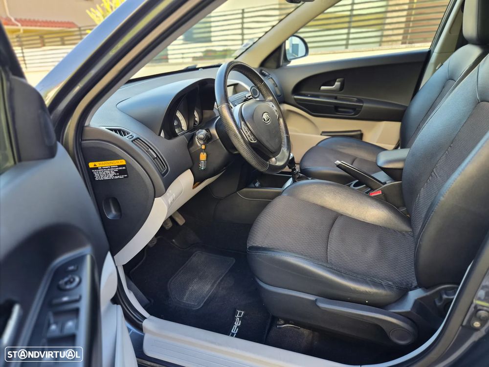 Kia Ceed - 11