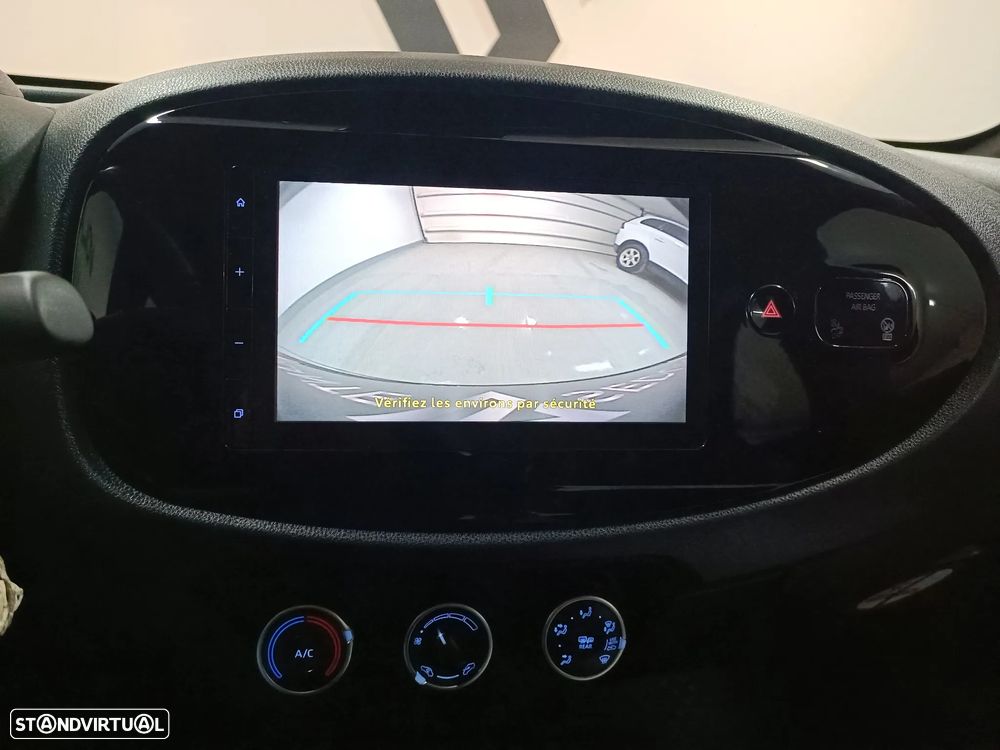 Toyota Aygo X Play - 28