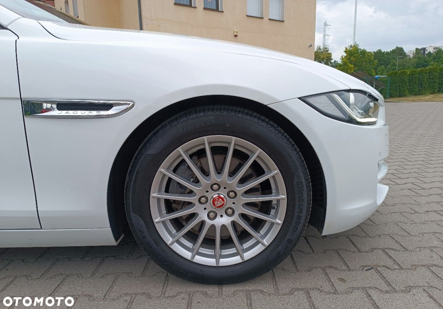 Jaguar XE - 7