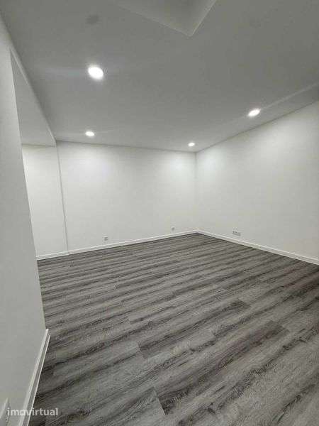 MORADIA V2 REMODELADA com sótão terraço e jardim - Grande imagem: 4/12