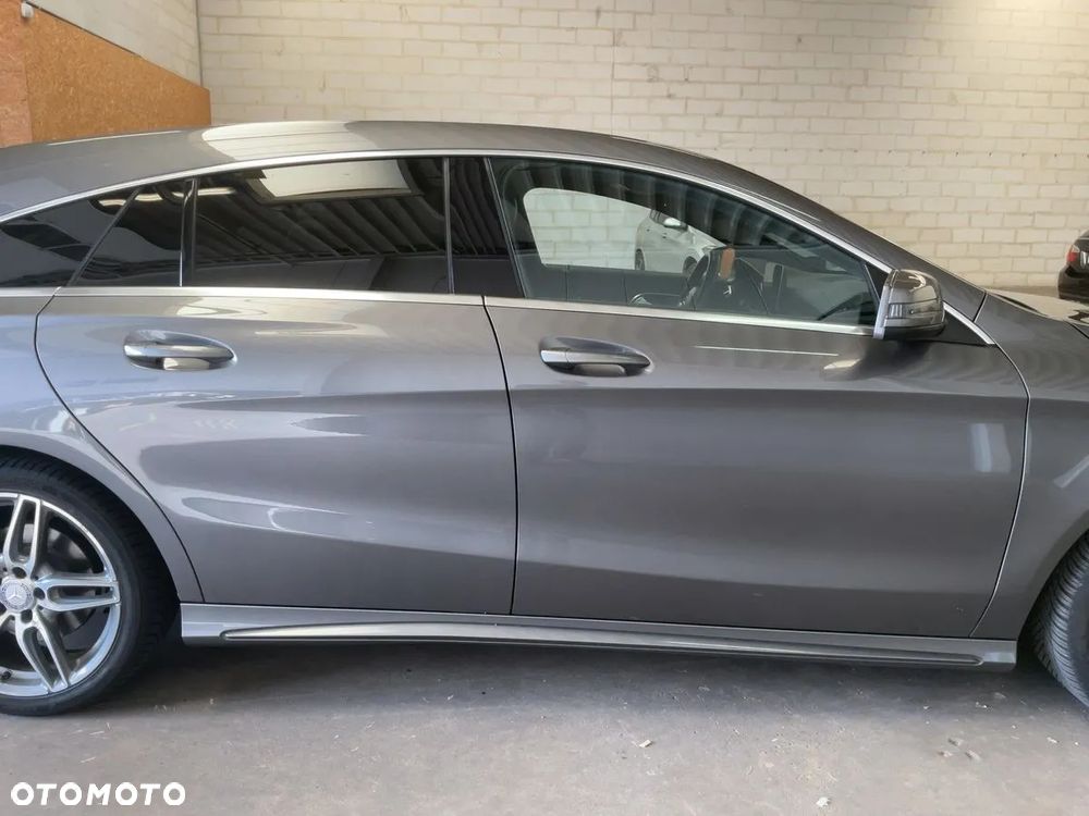 Mercedes-Benz CLA Shooting Brake 180 AMG Line - 4
