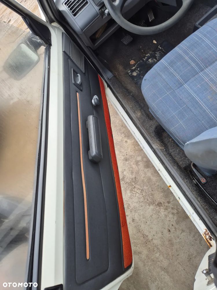 PEUGEOT 205 fotel fotele kanapa deska kokpit podsufitka boczek boczki klamka podłokietnik licznik prędkościomierz panel - 4