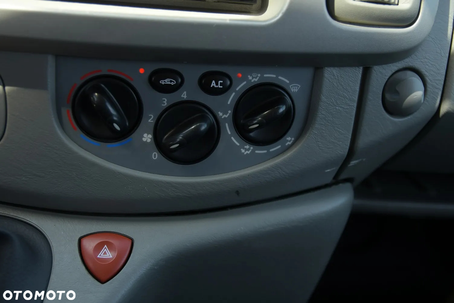 Renault Trafic - 32