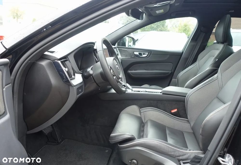 Volvo XC 60 B5 B AWD Plus Black Edition - 6