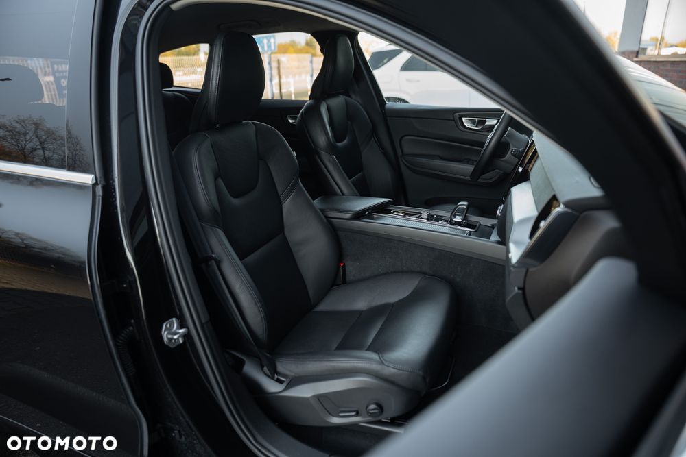 Volvo XC 60 B4 D Momentum Pro - 25