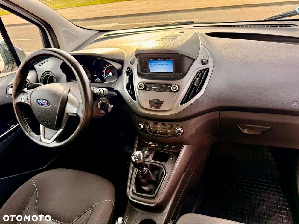 Ford Transit Courier - 10