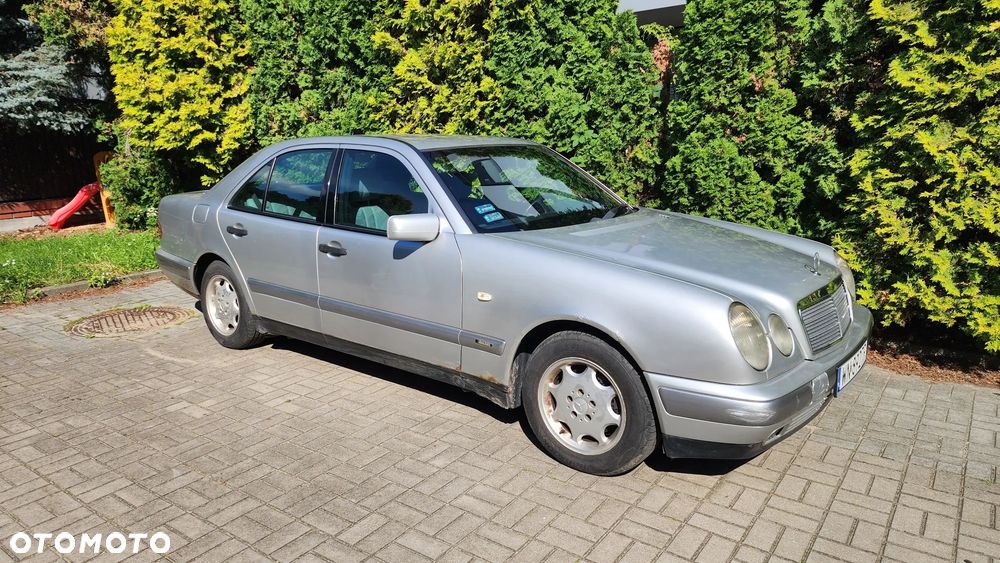 Mercedes-Benz Klasa E 290 TD Classic - 8