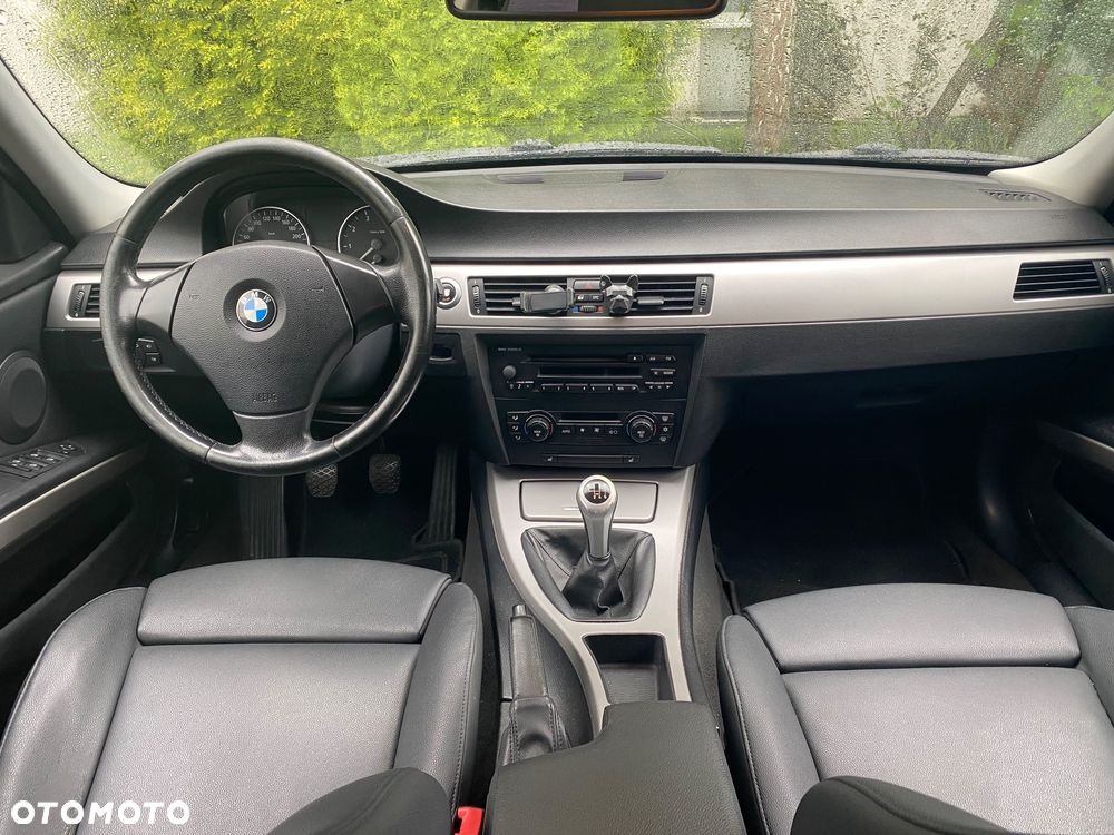 BMW Seria 3 318i - 6