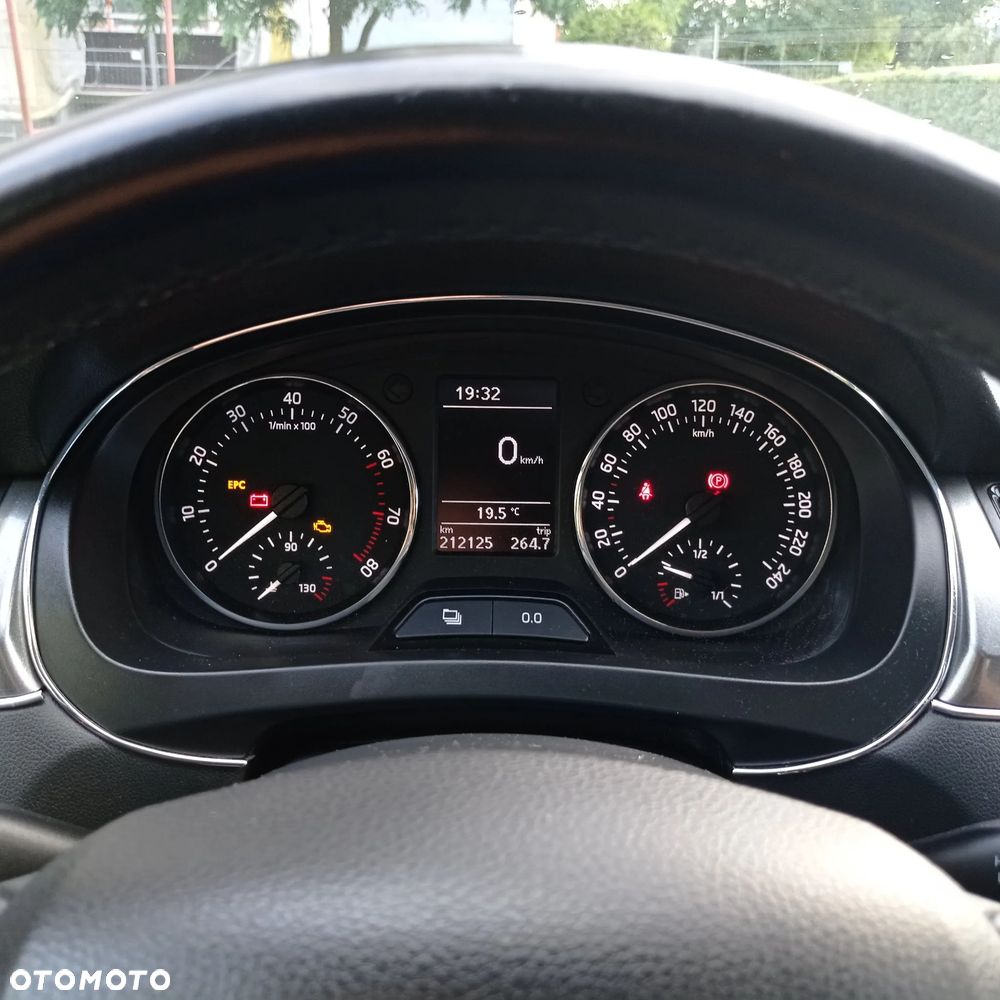 Skoda RAPID 1.2 Ambition - 17