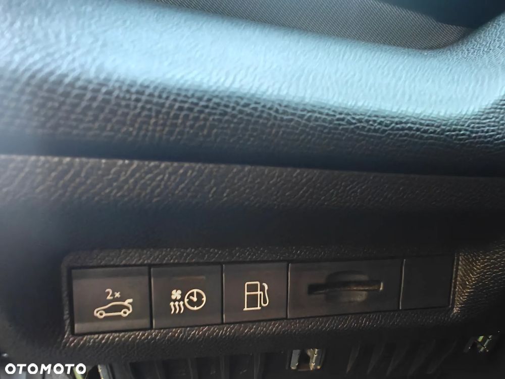 Peugeot 408 1.6 Plug-In Hybrid 180 GT EAT8 - 25