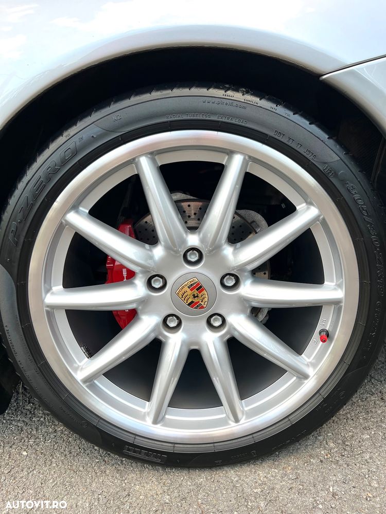 Porsche 911 Carrera - 36