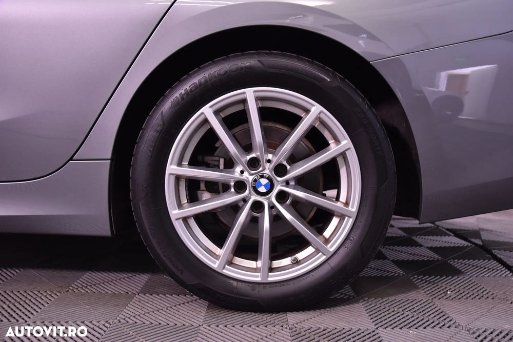 BMW Seria 3 318i Touring Aut. - 13