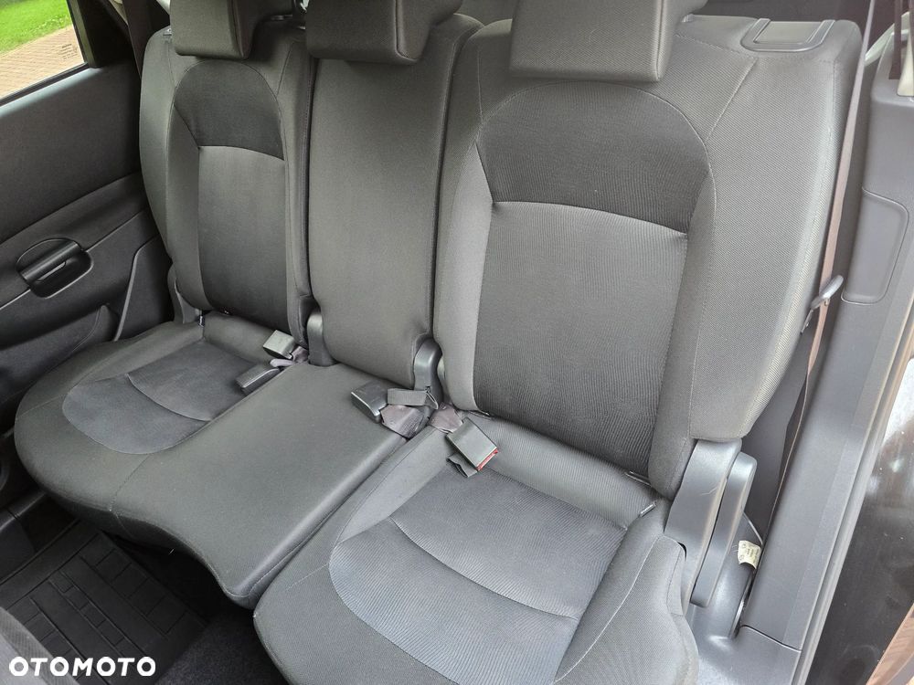 Nissan Qashqai+2 - 15