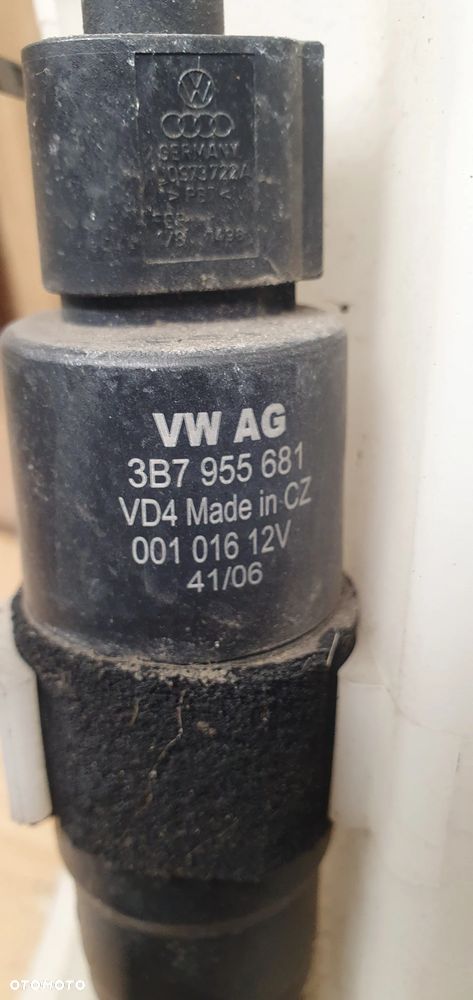 Zbiorniczek spryskiwaczy pompka pompki XENON Audi A6 C6 Kombi 4F0955453R - 9