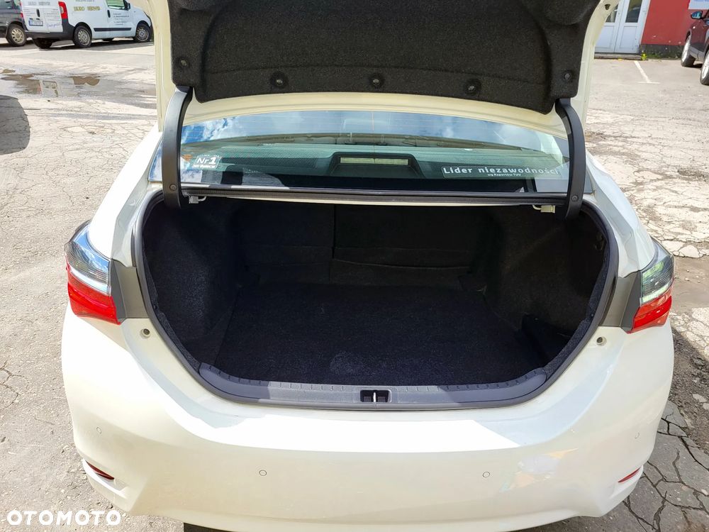 Toyota Corolla 1.6 Classic Plus - 15