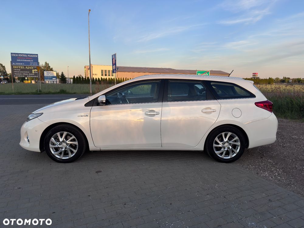Toyota Auris 1.8 HSD Luna - 2
