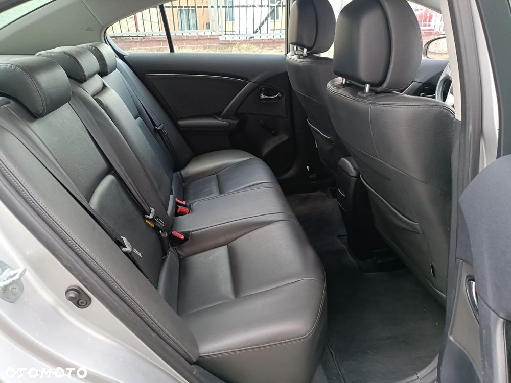 Toyota Avensis 1.6 Comfort - 8