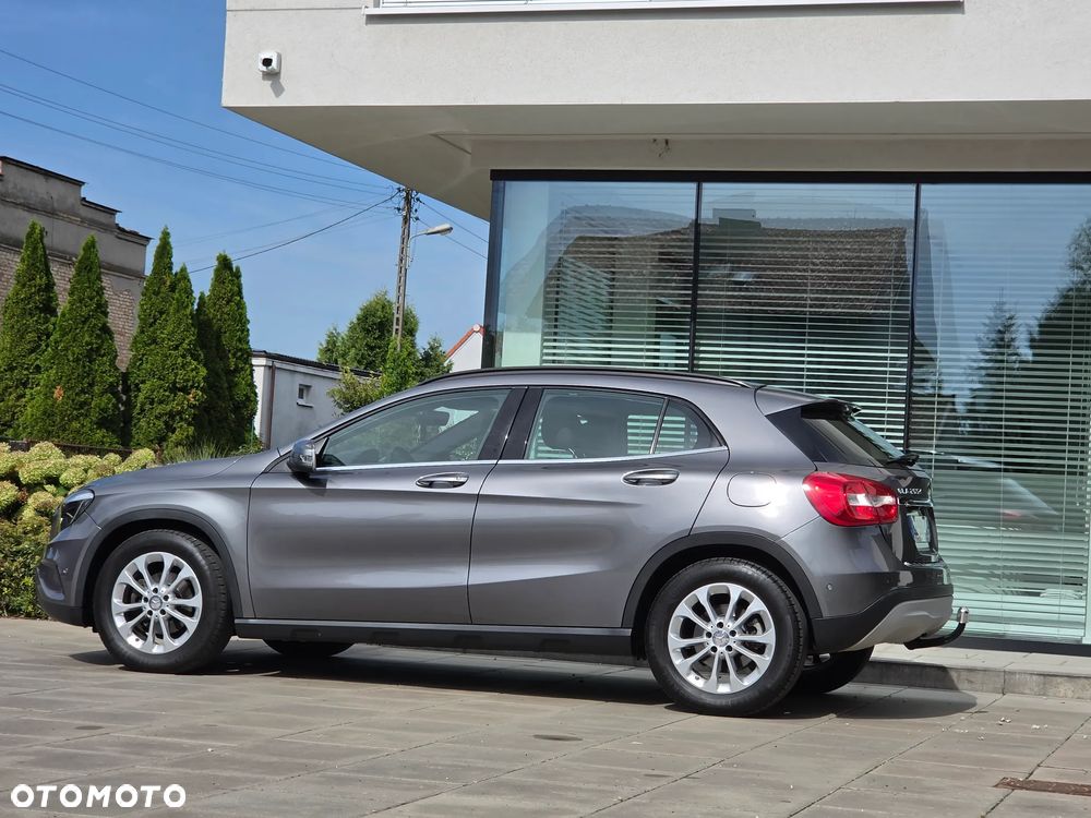 Mercedes-Benz GLA 200 d Activity Edition - 19