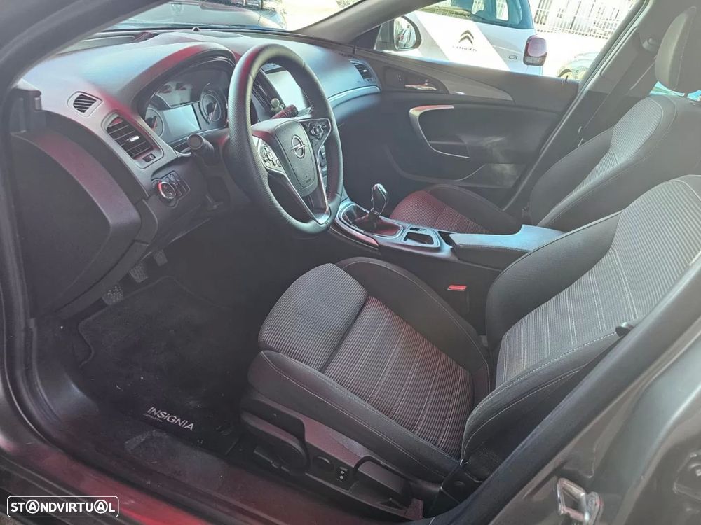 Opel Insignia Sports Tourer - 8
