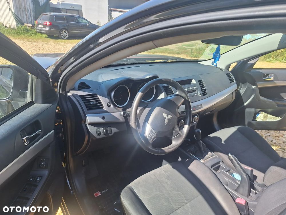 Mitsubishi Lancer 1.6 Invite - 5