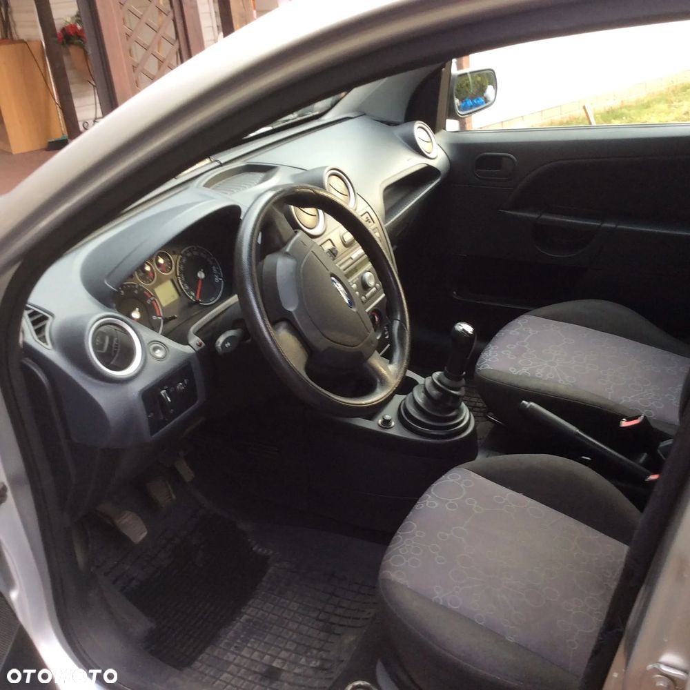 Ford Fiesta 1.4 TDCI - 8