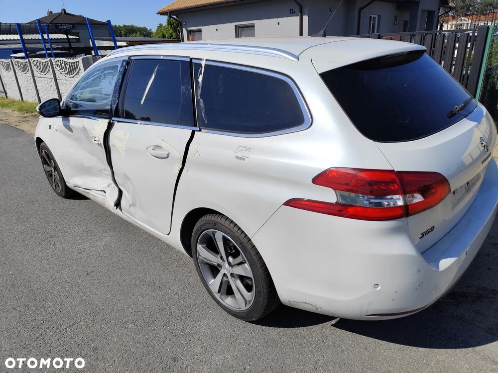 Peugeot 308 1.2 PureTech Allure S&S EAT8 - 4