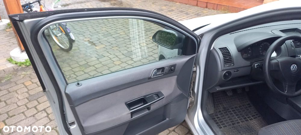Volkswagen Polo 1.4 16V Trendline - 8