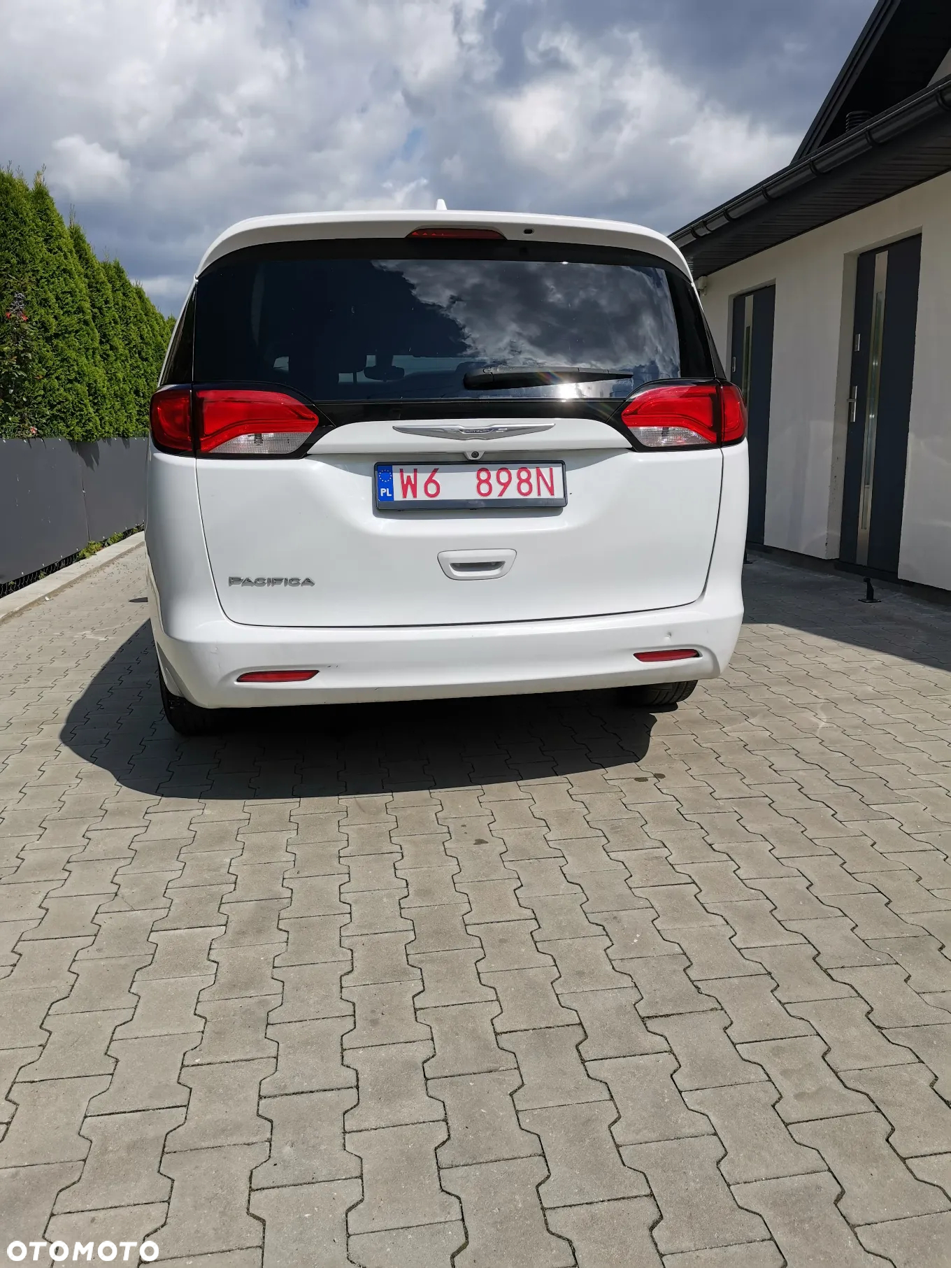 Chrysler Pacifica - 12