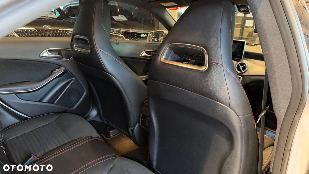 Mercedes-Benz CLA 220 4-Matic AMG Line - 16