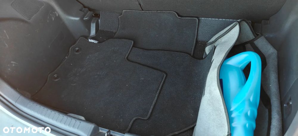 Toyota Yaris - 18
