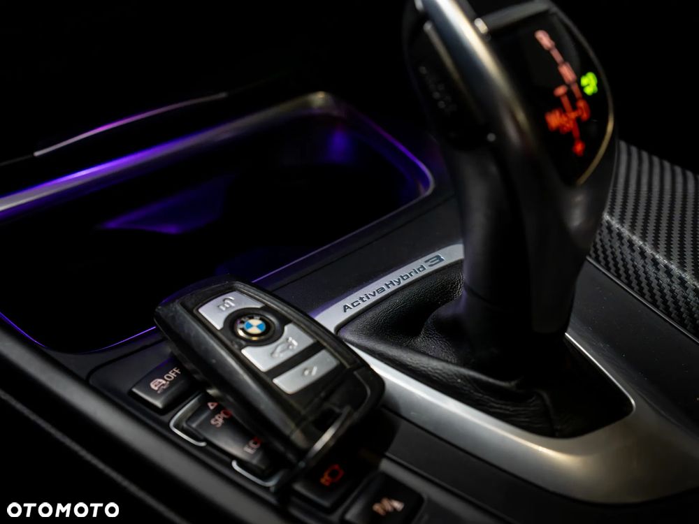 BMW Seria 3 335i Sport Line - 23