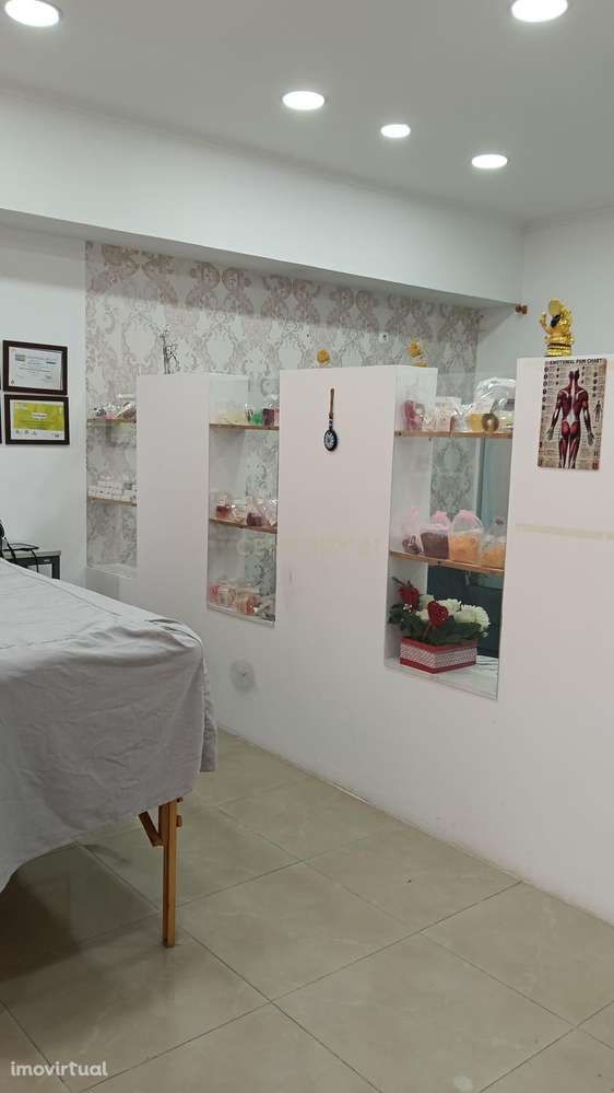 Espaço Comercial em Almada com Excelente Visibilidade - Grande imagem: 4/10