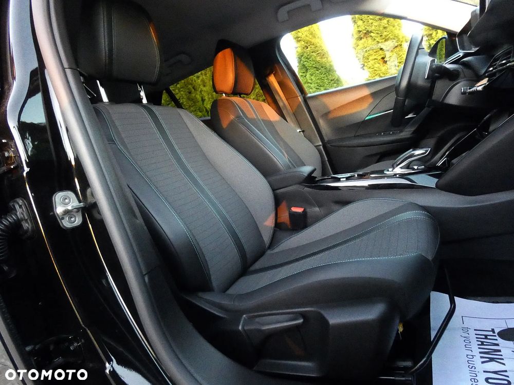 Peugeot 2008 1.2 PureTech Allure S&S EAT8 - 36