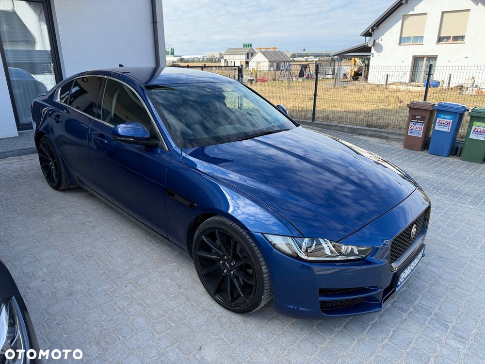 Jaguar XE 2.0 D Prestige - 7